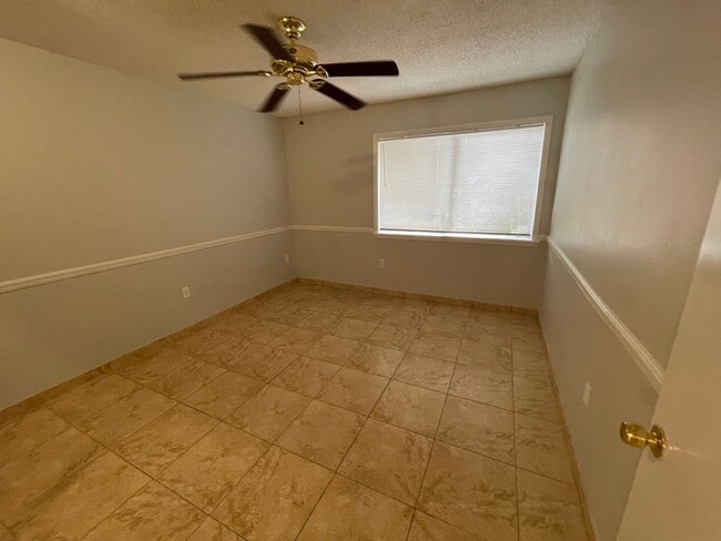 Building Photo - 3 Bed/2 Bath Condo in Windhover Condominiu...