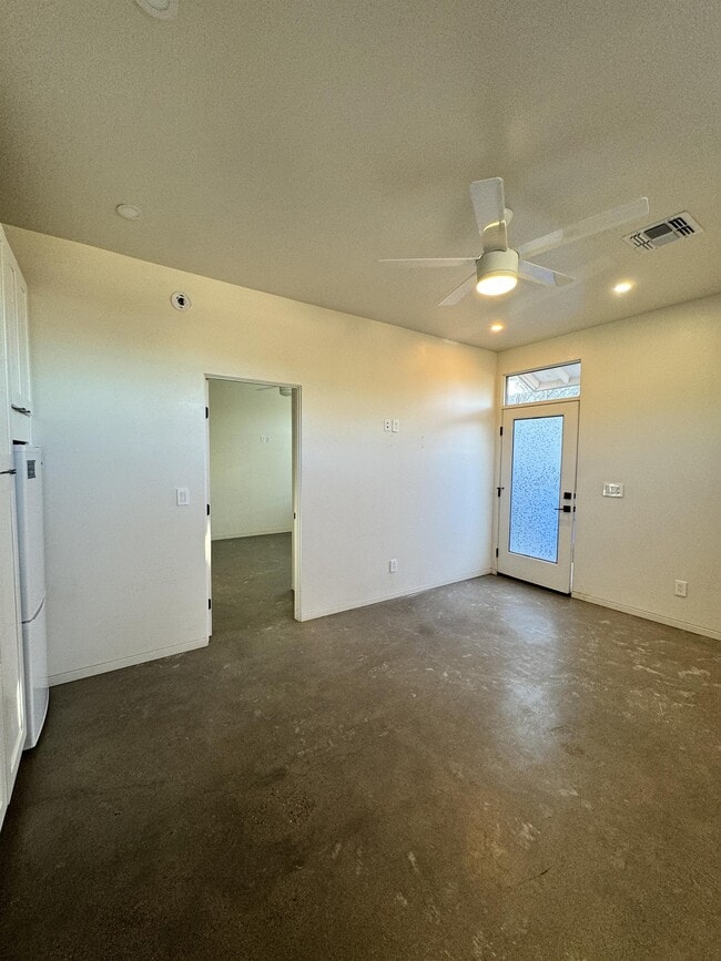 Building Photo - 1022 E Fillmore St