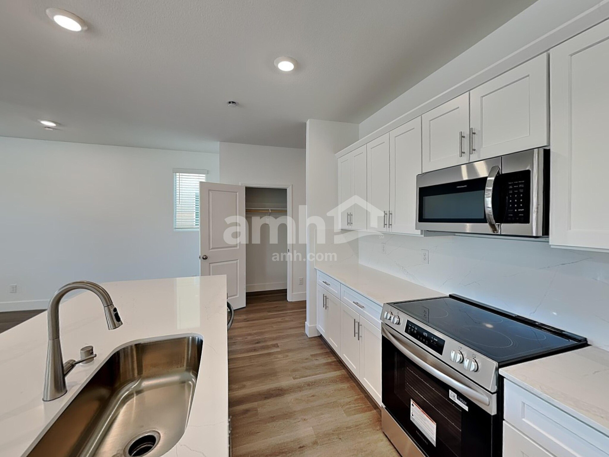 Building Photo - 9555 Harkes Dr