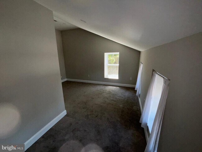 Building Photo - 5543 Ridge Ave