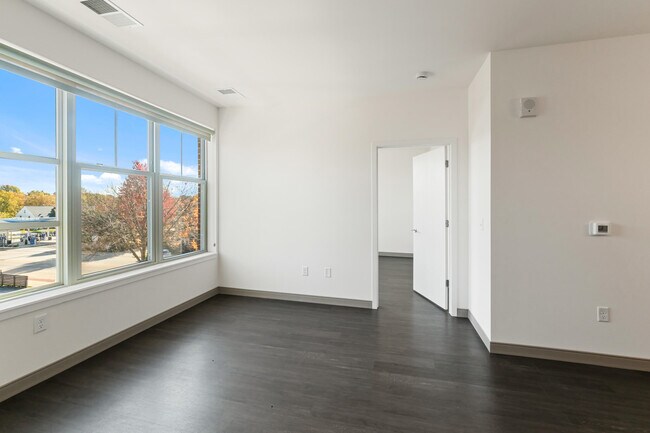 Building Photo - 2420 E Capitol Dr