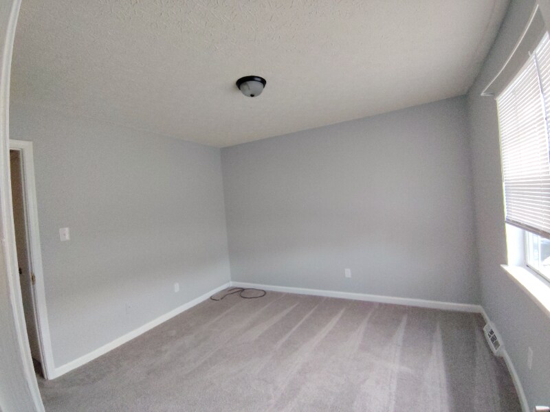 Building Photo - 73 Ferguson Dr