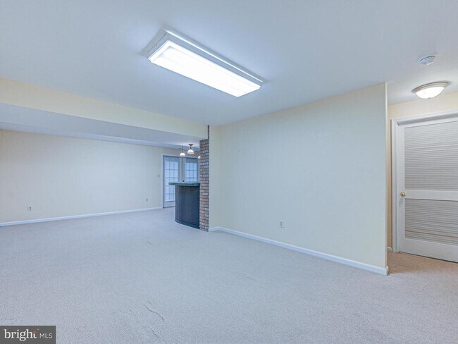 Building Photo - 817 Santmyer Dr SE