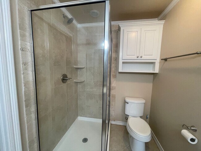 Building Photo - 132 Lola Cir