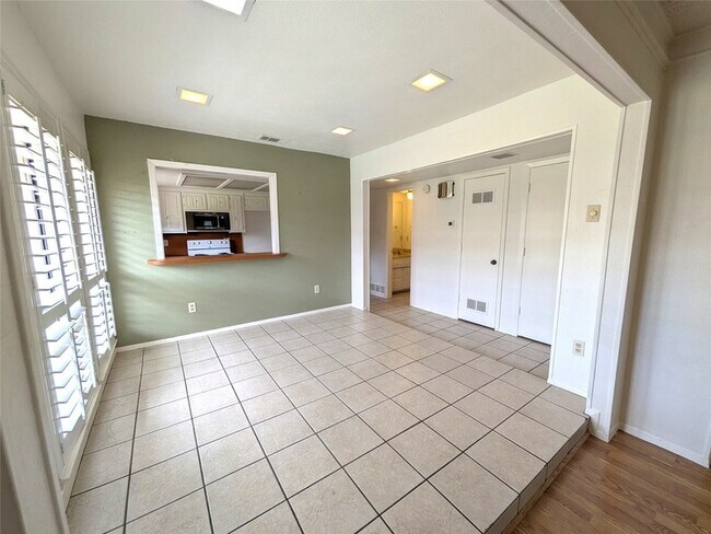 Building Photo - 3302 Townbluff Pl