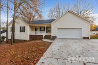 Building Photo - 1614 Barbara Ann Cir