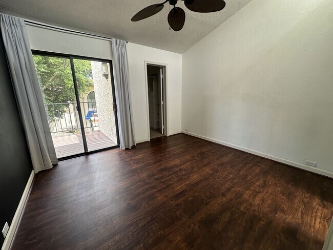 Building Photo - Point South Mountain; Located in the highly desirable Point South Mountain Community, resort styl...