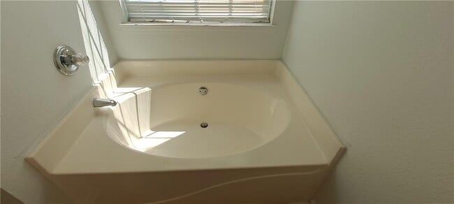 Building Photo - 4520 Ravenwood Pl