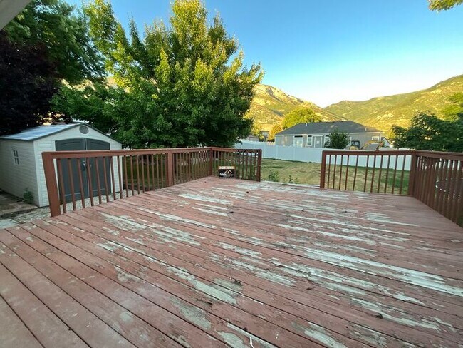 Building Photo - 4 Bedroom 2 1/2 Bath Home Oversized 2 Car ...