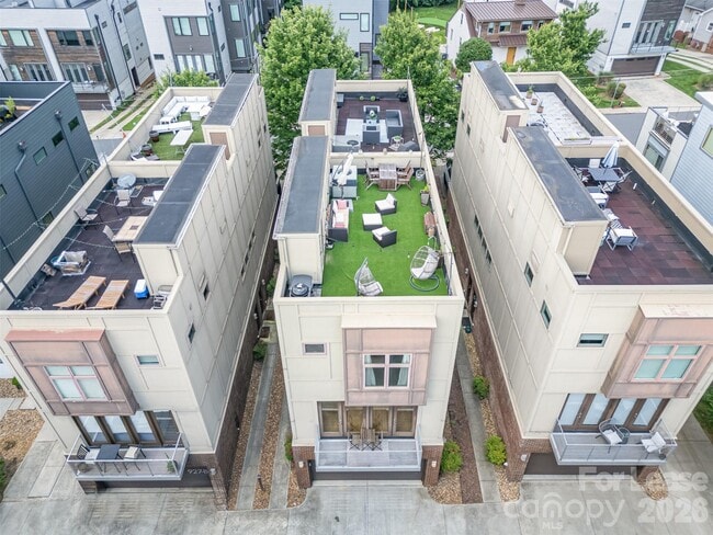 Building Photo - 925 Westbrook Dr