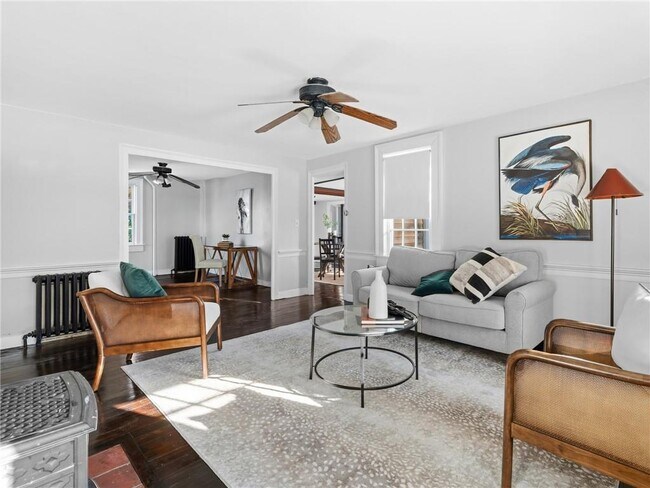 Building Photo - 1382 Hope St