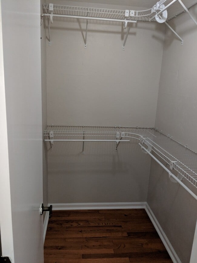 Building Photo - Spacious 2 Bedroom, 2 1/2 Bath Town House ...