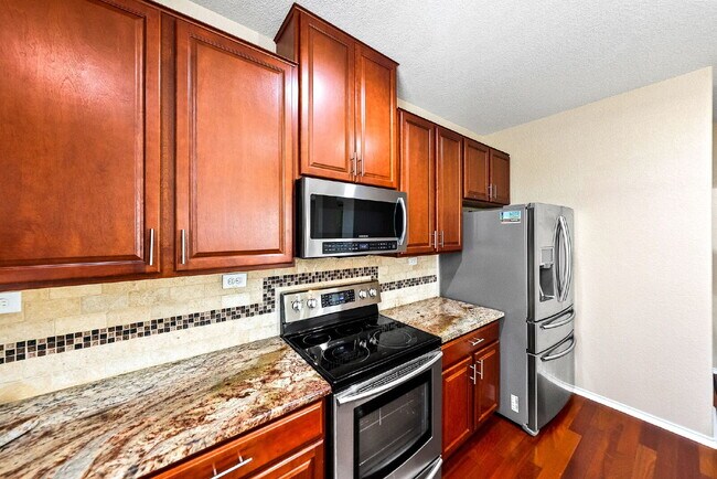 Building Photo - Better Than New and Unlike Anything Else in Villa Del Sol
