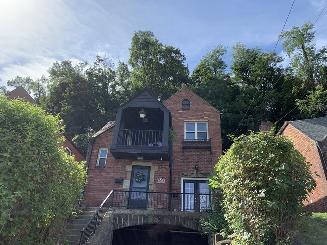 Building Photo - 3839 Beechwood Blvd
