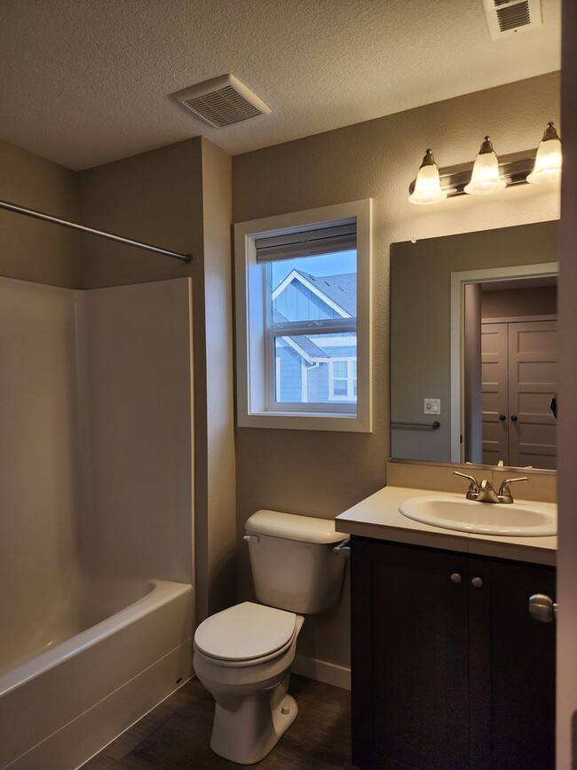 Building Photo - $1,000.00 OFF YOUR FIRST FULL MONTH'S RENT...