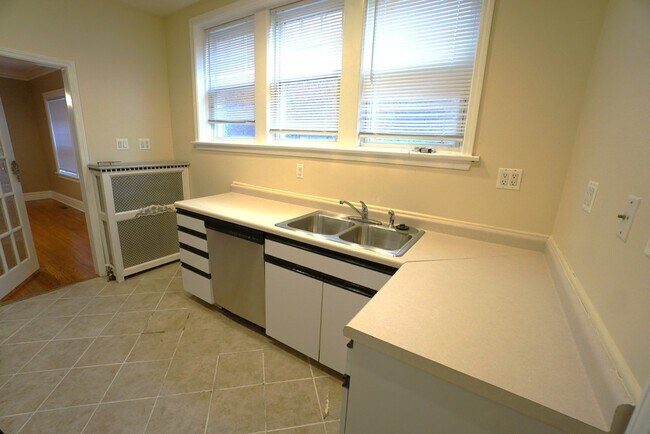 Building Photo - 1537 W Juneway Terrace