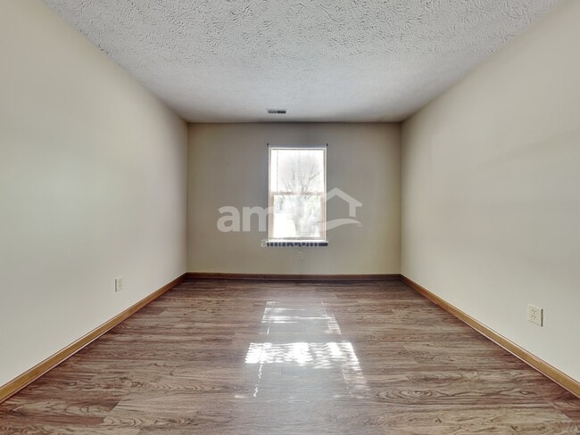 Building Photo - 3326 Redbud Ct