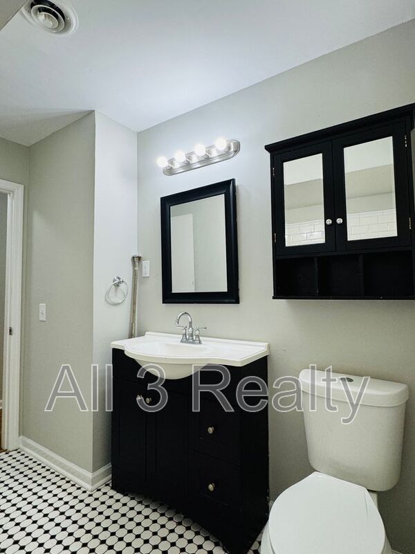Building Photo - 664 Joryne Dr
