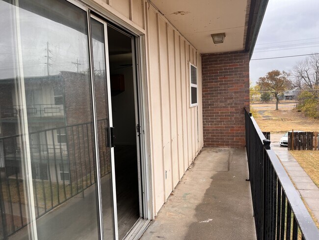 Building Photo - 320 Landing