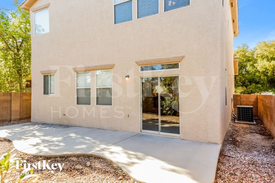Building Photo - 10772 Manchester Park Dr
