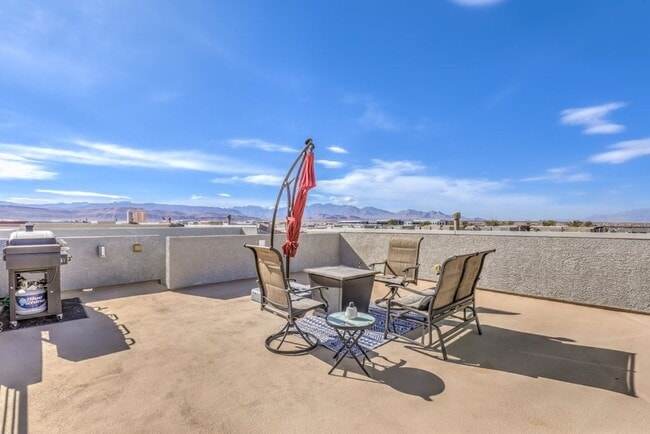 Building Photo - New Modern Gated House w/ Rooftop Deck