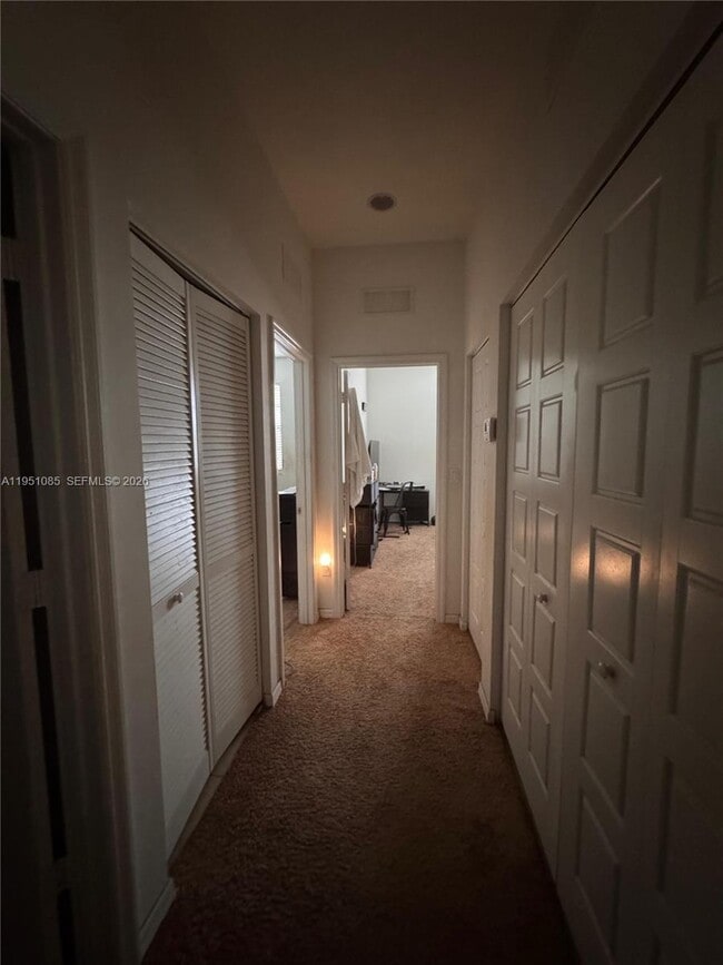 Building Photo - 772 NE 191st Ter