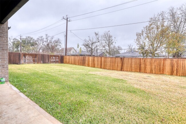 Building Photo - 420 Magnolia Ln