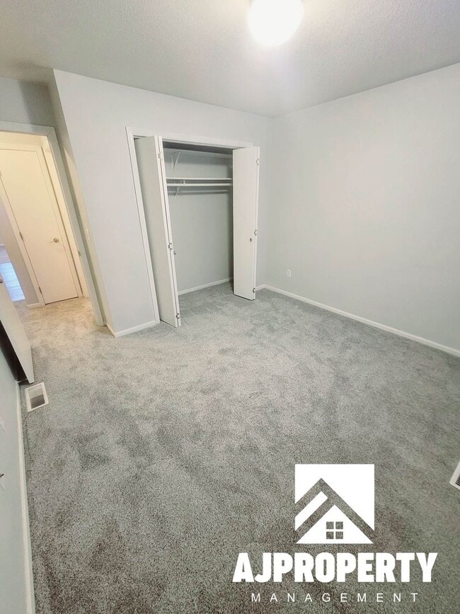 Building Photo - 4907 S Tennis Ln