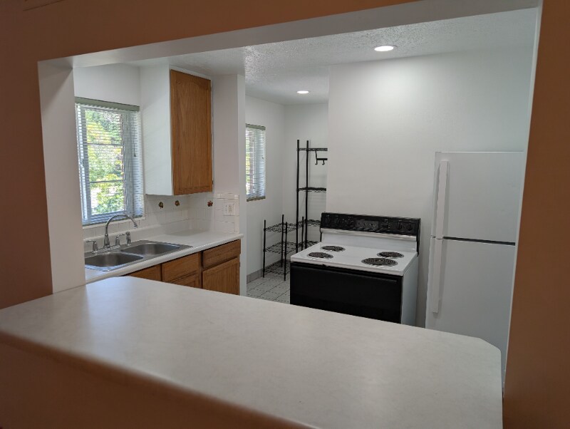 Building Photo - 651 N 200 W