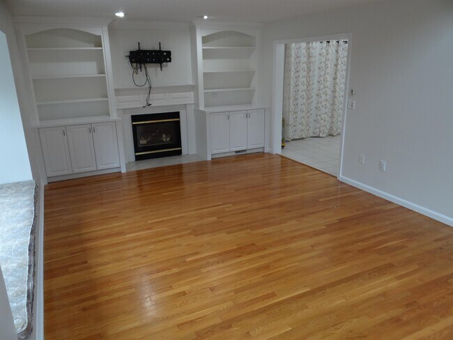 Building Photo - 32 Stowell Rd