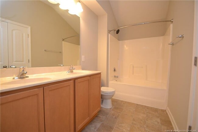 Building Photo - 208 Irving Way