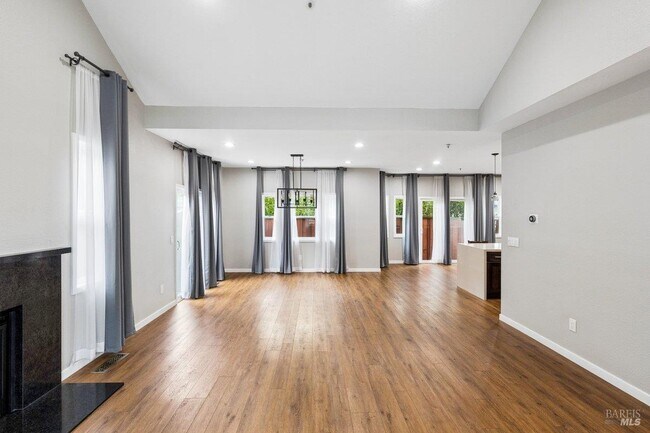 Building Photo - 4 Courtney Ln