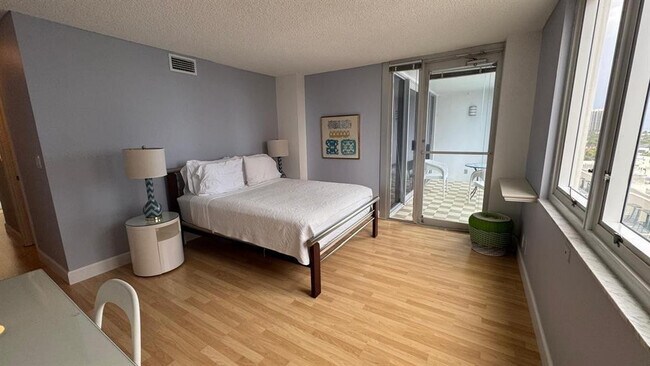 Building Photo - 2200 NE 33rd Ave