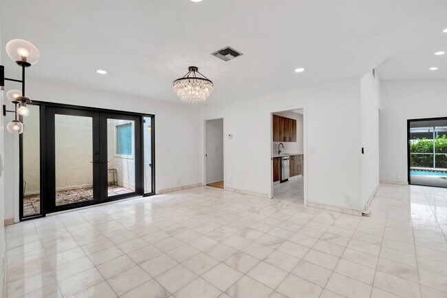 Building Photo - 7810 Villa Nova Dr