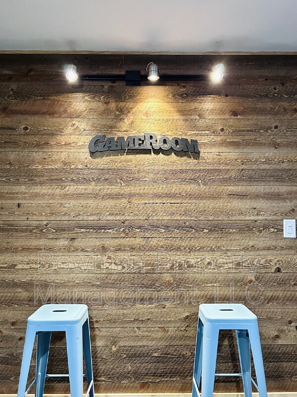 Building Photo - 255 Camelot Dr