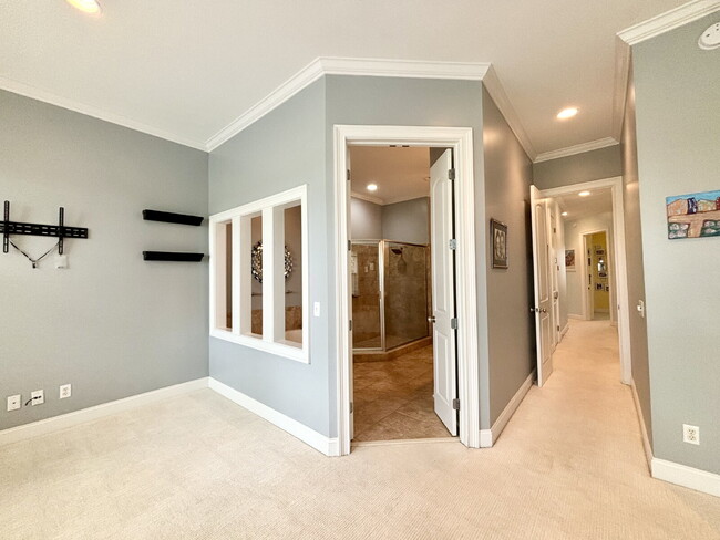 Building Photo - 3 Bedroom Townhouse W/ Sunset Water Views!