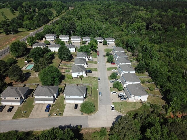 Building Photo - 1527 Creekside Ln