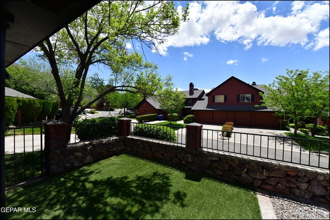 Building Photo - 31 Stratford Hall Cir