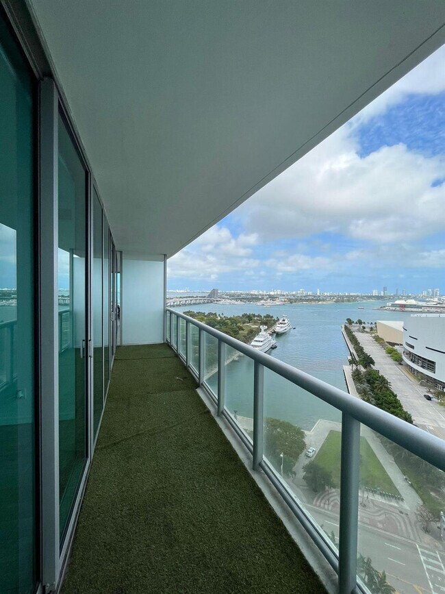 Building Photo - 888 Biscayne Blvd