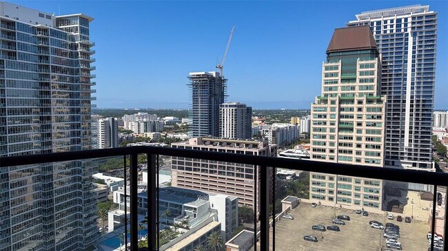 Building Photo - 1 Beach Dr SE