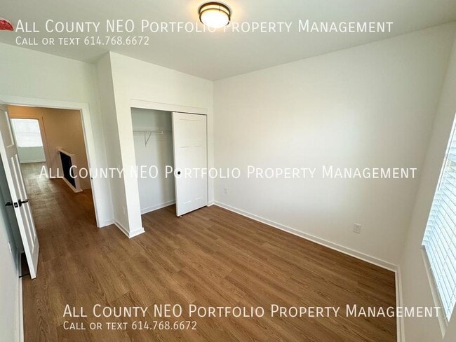 Building Photo - 1053 Oak St