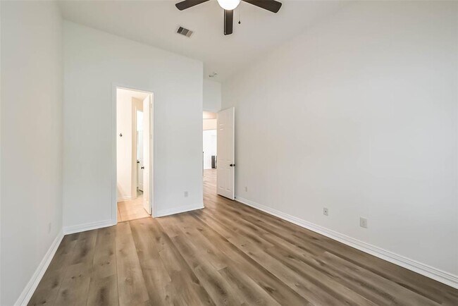 Building Photo - 1202 Maroon Ln