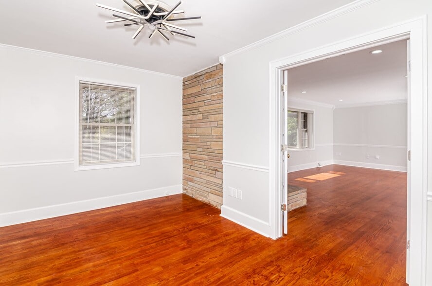 Building Photo - 1416 Hilltop Dr