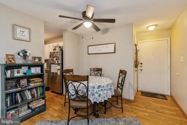 Building Photo - 2103 Woodhollow Dr