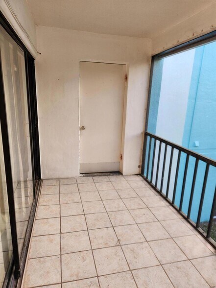 Screened Balcony - 517 Dotterel Rd