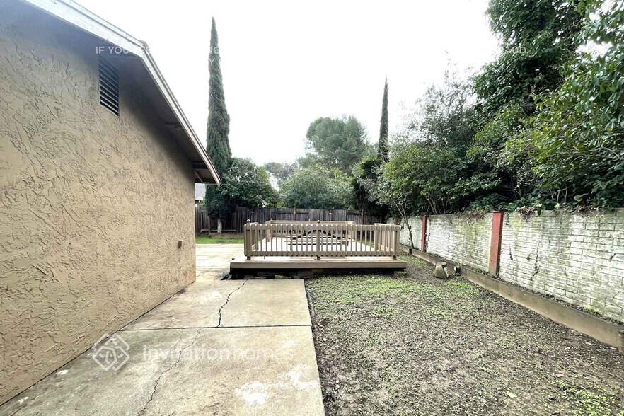 Building Photo - 341 Amber Ave