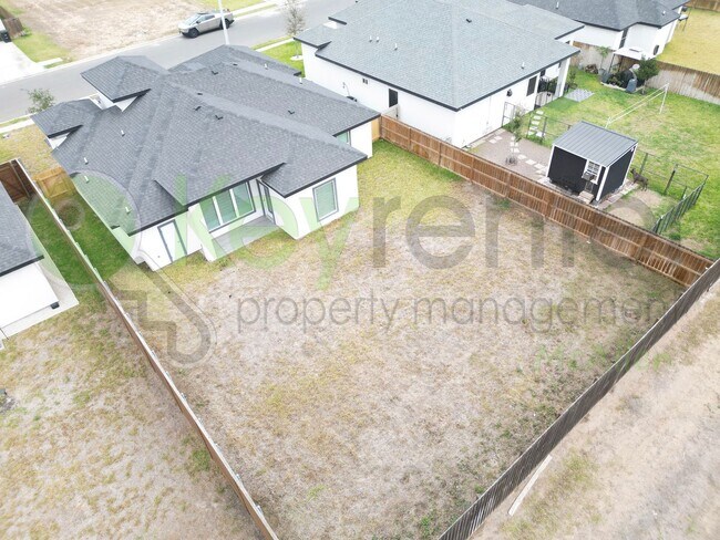 Building Photo - Beautiful  Upgarded 3 b/2.5 bath Home in Alton.Don't Miss Out!