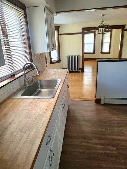 Building Photo - 65 Almont St