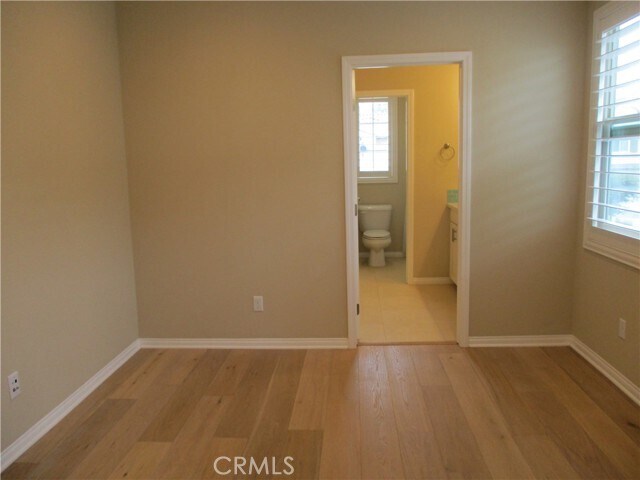 Building Photo - 12 Farra St