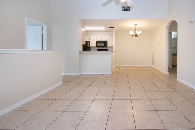 Building Photo - 2 Bedroom Condo W/ Garage in Lakewood Ranch